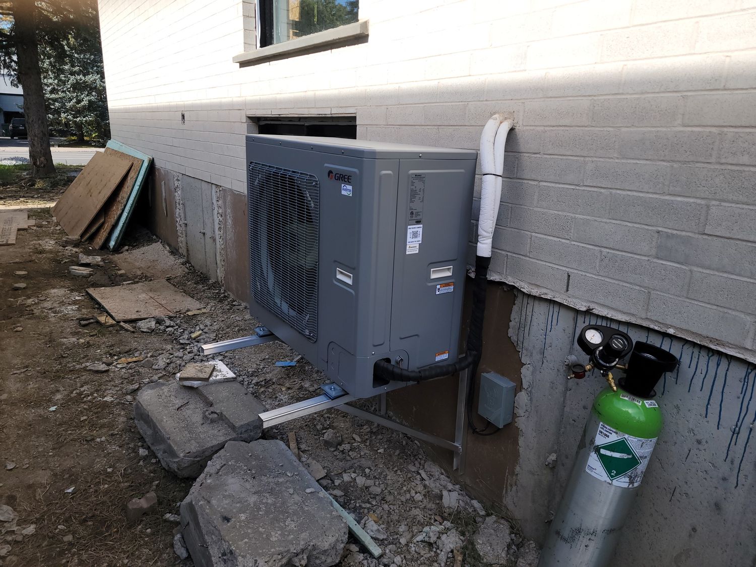 Building mechanicals from a Heat pumps project near Montreal (Greater Montreal) by DB climatisation