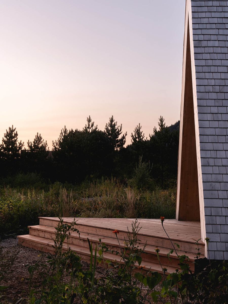 Deck & Balcony from a Urban Agriculture project near Saint-Jerome (Laurentides) by Atelier L'Abri