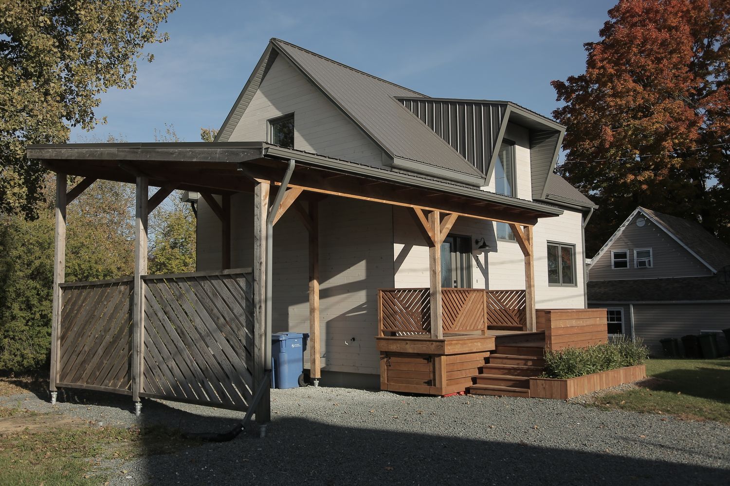 Façade avant d'un projet de Agrandissements de maison près de Granby/Bromont/Cowansville (Estrie) de ÉcoNovation
