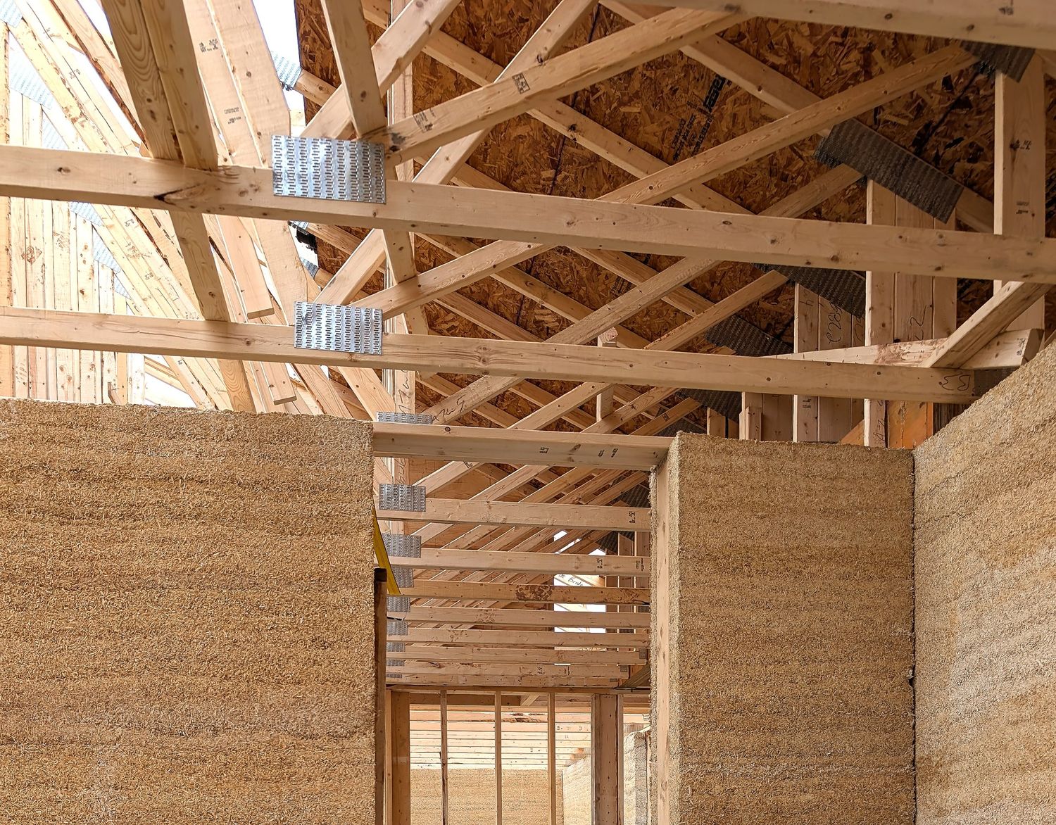 Construcción de muros de un proyecto de tipo Viviendas unifamiliares cerca de Gaspésie - Îles-de-la-Madeleine por atelier vert forêt