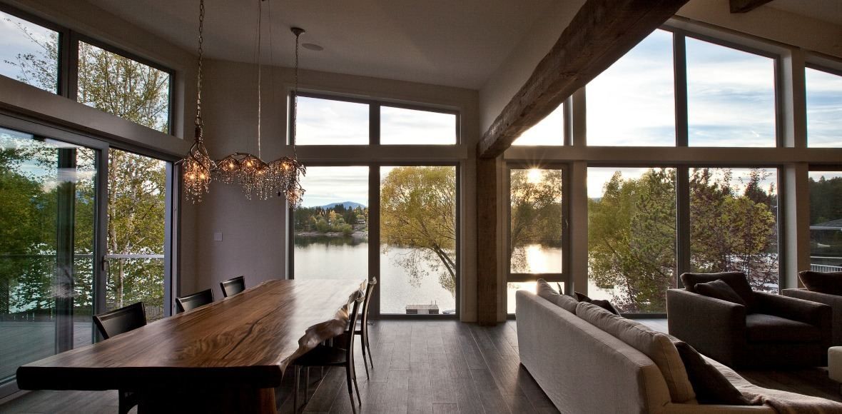 Salle à manger d'un projet de Maisons usinées et modulaires près de Vancouver (Région du Grand Vancouver) de Pacific Building Systems