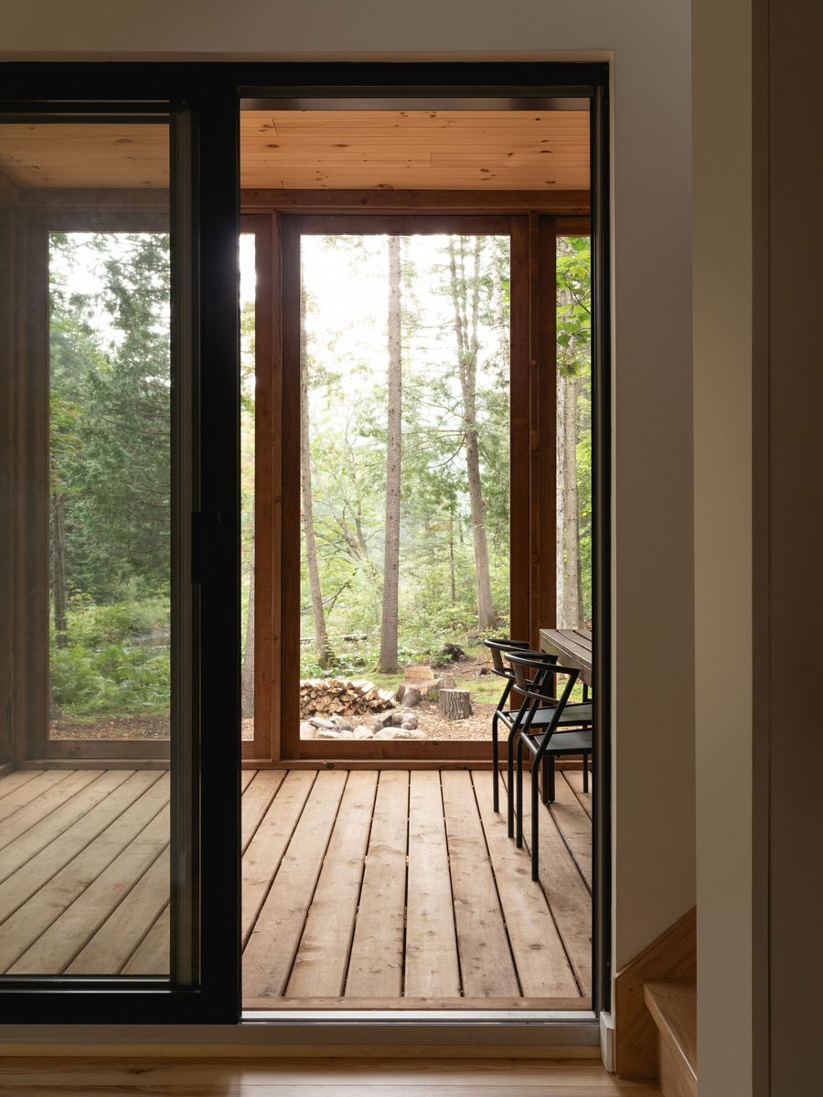 Veranda & Sunroom from a Single family homes project near Joliette (Lanaudière) by Atelier L'Abri