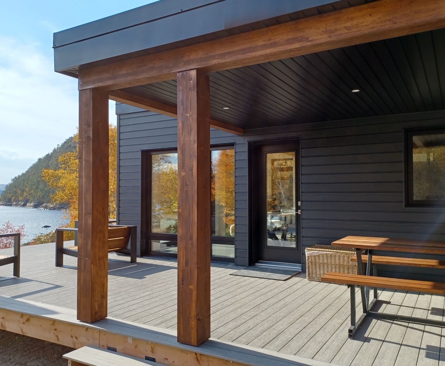 Deck & Balcony from a Single family homes project near Saguenay - Lac-Saint-Jean by Solutions Résidentielles