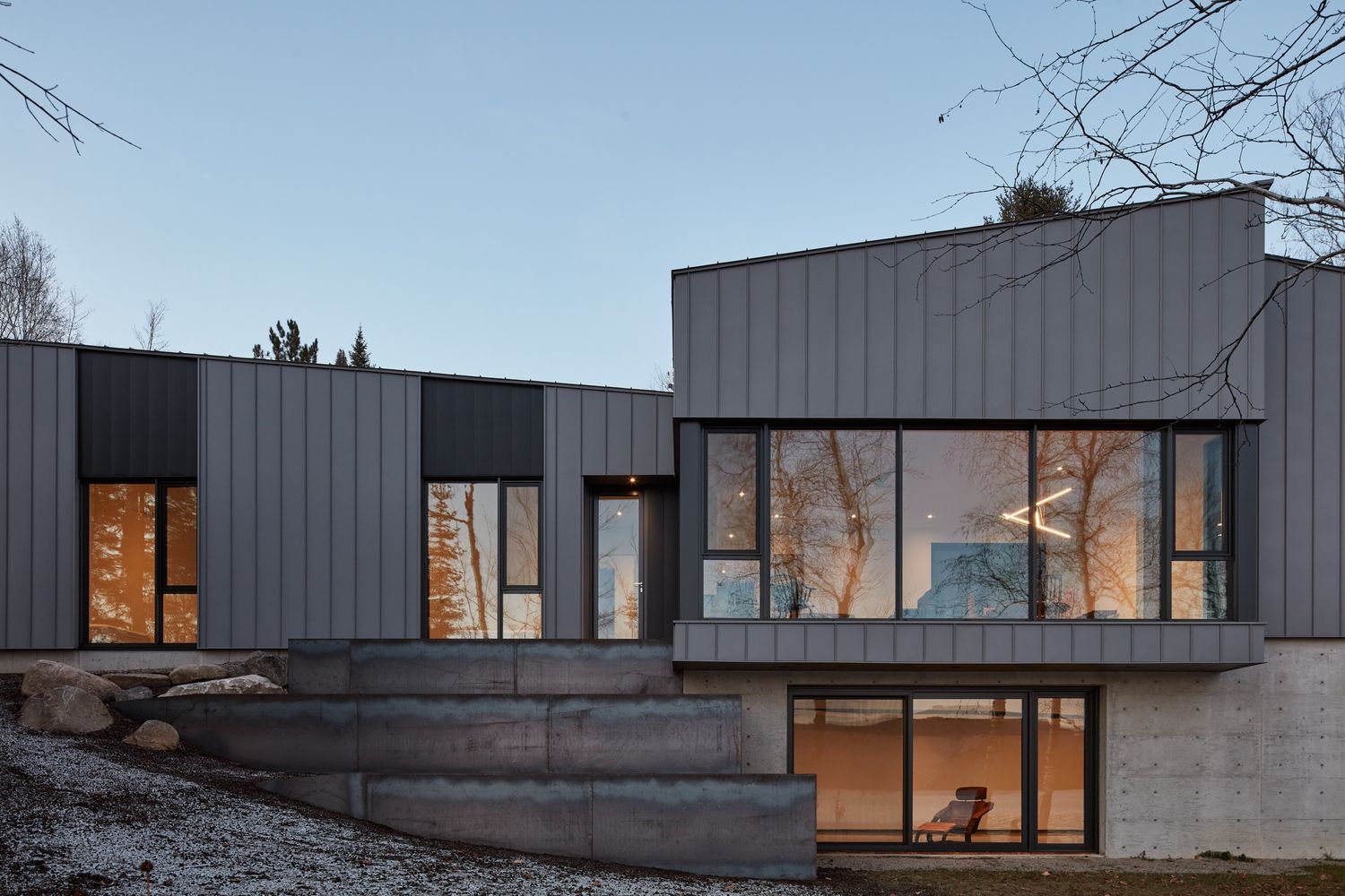 Acabado exterior de un proyecto de tipo Viviendas unifamiliares cerca de Montreal (Gran Montreal) por GHOCHE ARCHITECTE