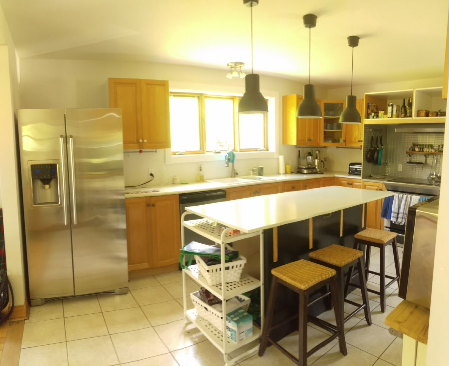 Cocina de un proyecto de tipo Gabinetes de cocina cerca de Granby - Bromont - Cowansville por D.SAINT design