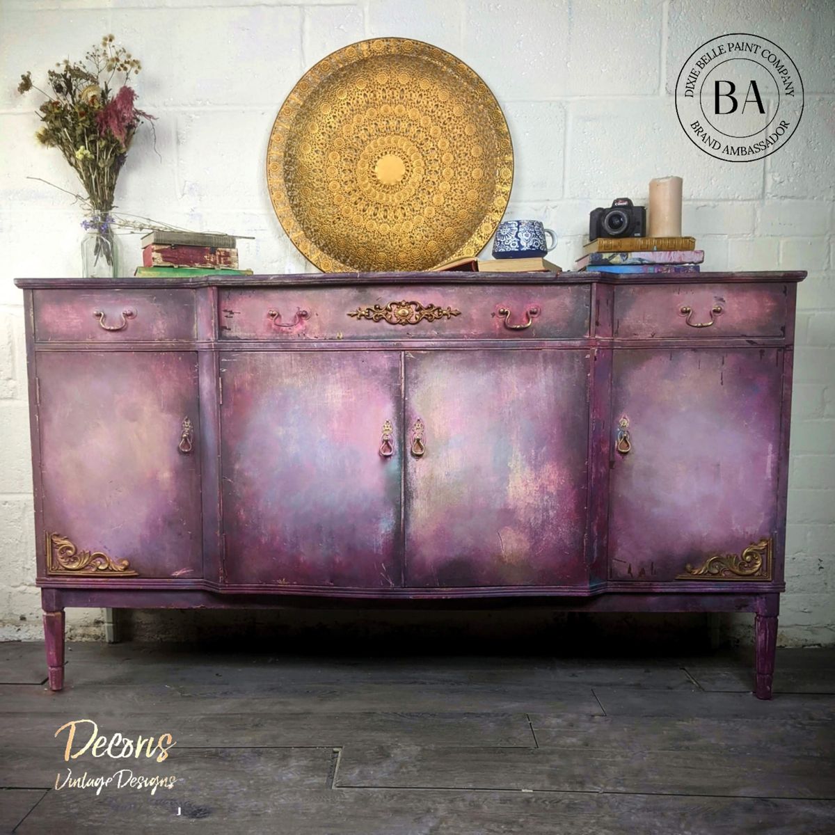 Salon d'un projet de Meubles près de Tampa Bay Area de Dixie Belle Paint Company