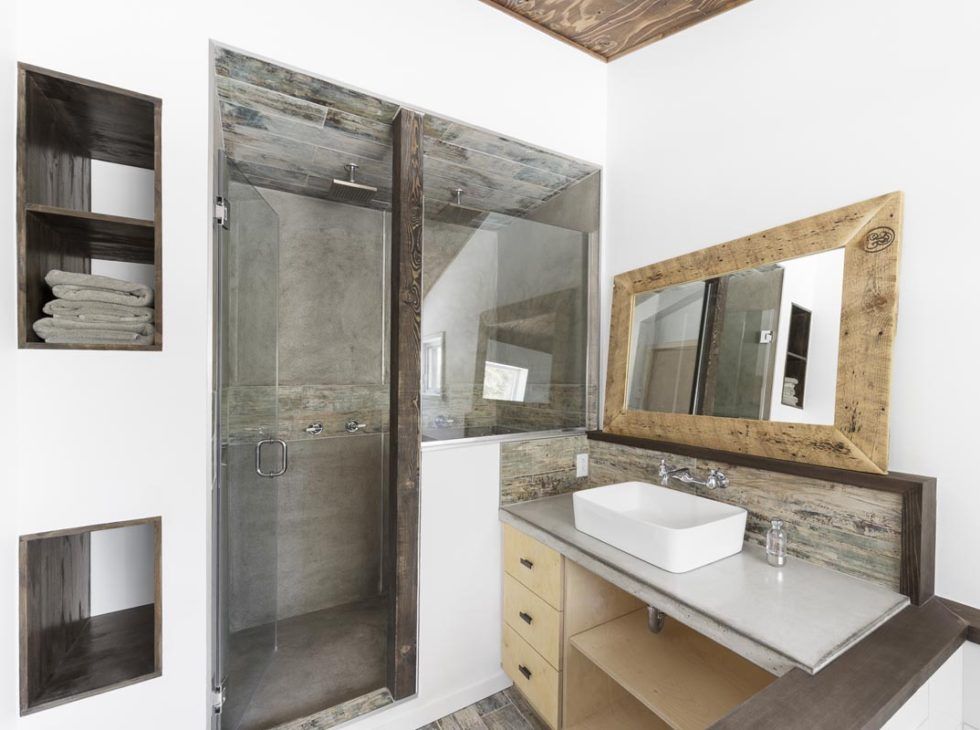 Bathroom from a Single family homes project near Saint-Jerome (Laurentides) by Construction Larix Inc.