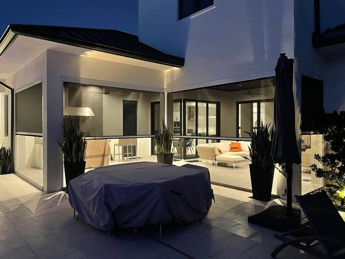 Deck & Balcony from a Roller shutters project near Montreal (Greater Montreal) by ombraluxe