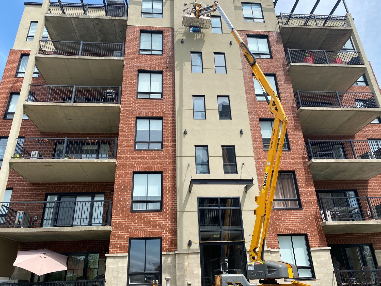 Construcción de exteriores de casas de un proyecto de tipo Calafateo cerca de Montreal (Gran Montreal) por Calfeutrage Metropole inc