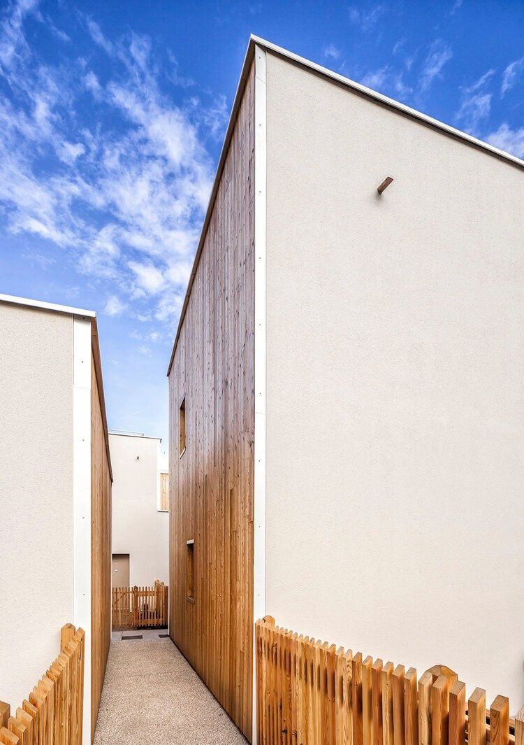Acabado exterior de un proyecto de tipo Edificios de departamentos y rascacielos cerca de Isère (38) por RODA Architectes