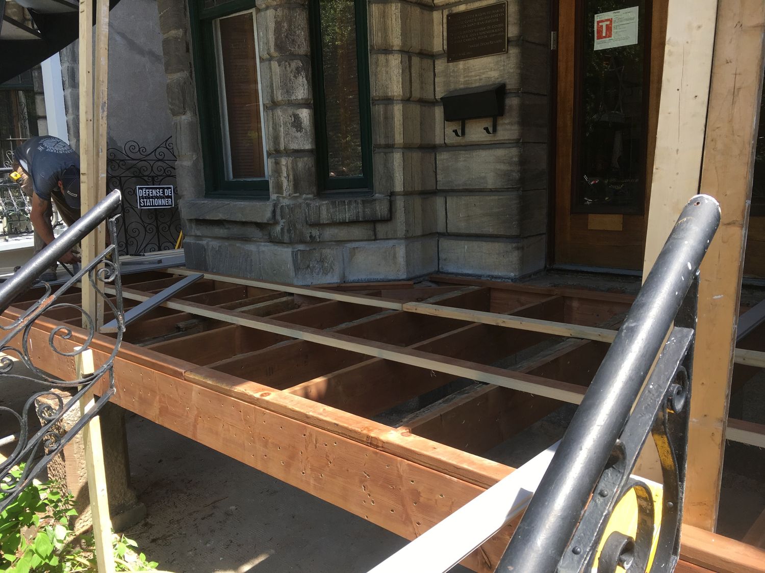 Travaux - Extérieur d'un projet de Bâtiments multi-résidentiels et tours d'habitations près de Montréal/Laval/Longueuil (Grand Montréal) de Les Constructions du Patrimoine J.S. INC.