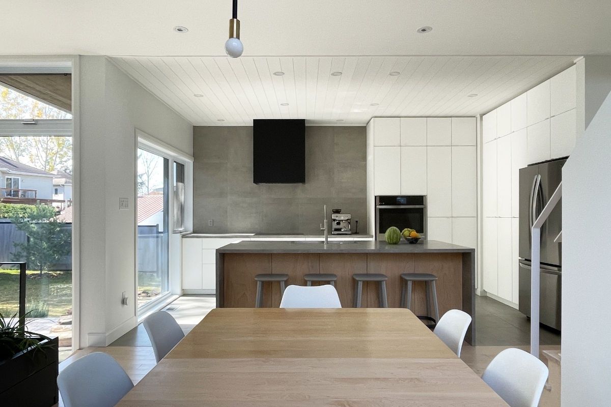 Kitchen from a Single family homes project near Ottawa by PARA-SOL