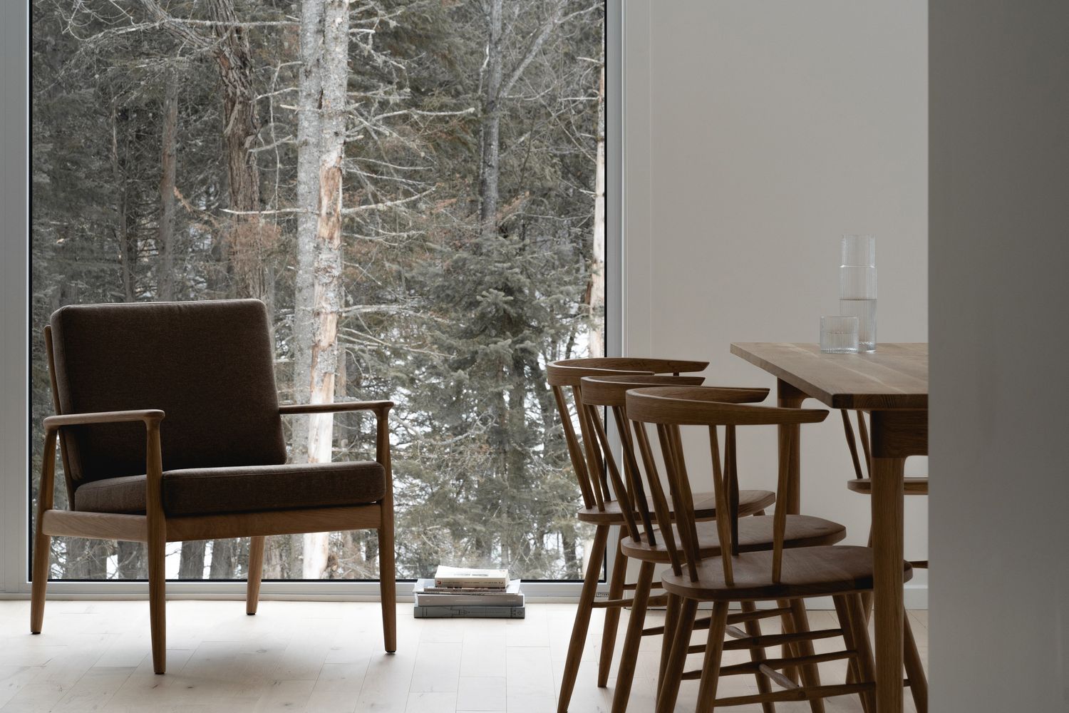Comedor de un proyecto de tipo Viviendas unifamiliares cerca de Saint-Jérôme (Laurentides) por Atelier L'Abri