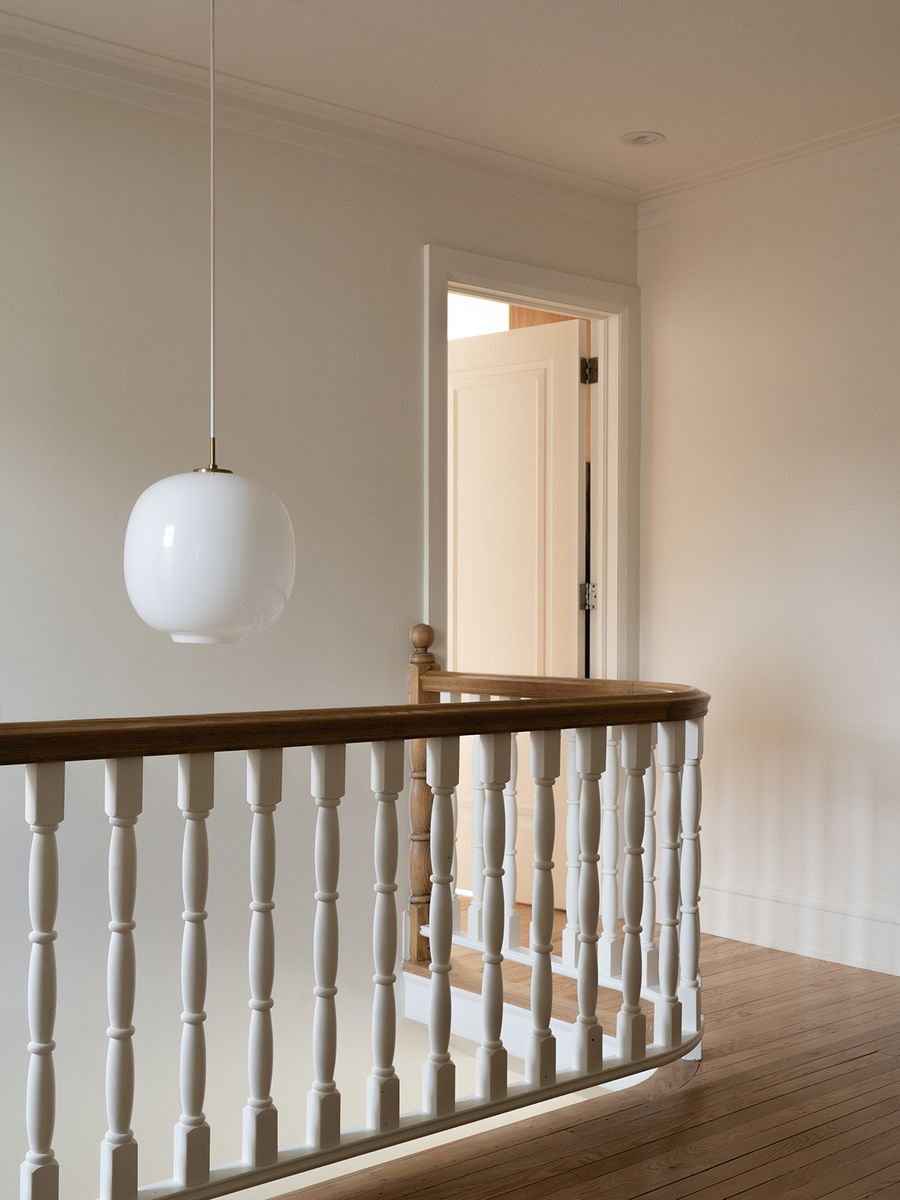 Couloir d'un projet de Maisons unifamiliales près de Montréal/Laval/Longueuil (Grand Montréal) de Atelier L'Abri