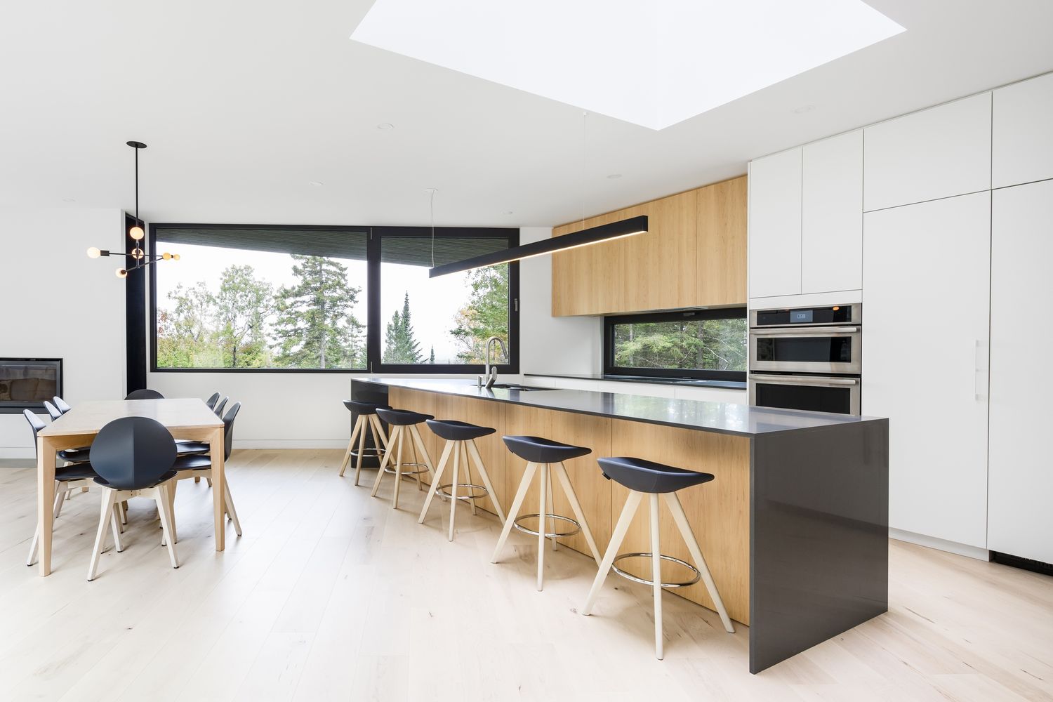 Dining Room from a Single family homes project near Montreal (Greater Montreal) by Écohabitations boréales