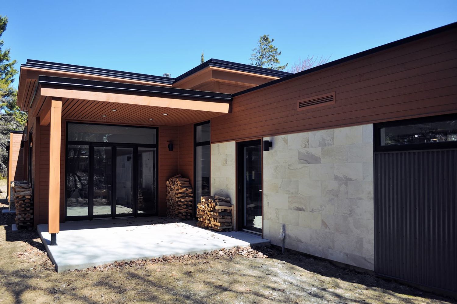 Porch from a Single family homes project near Montreal (Greater Montreal) by Atelier IDEA