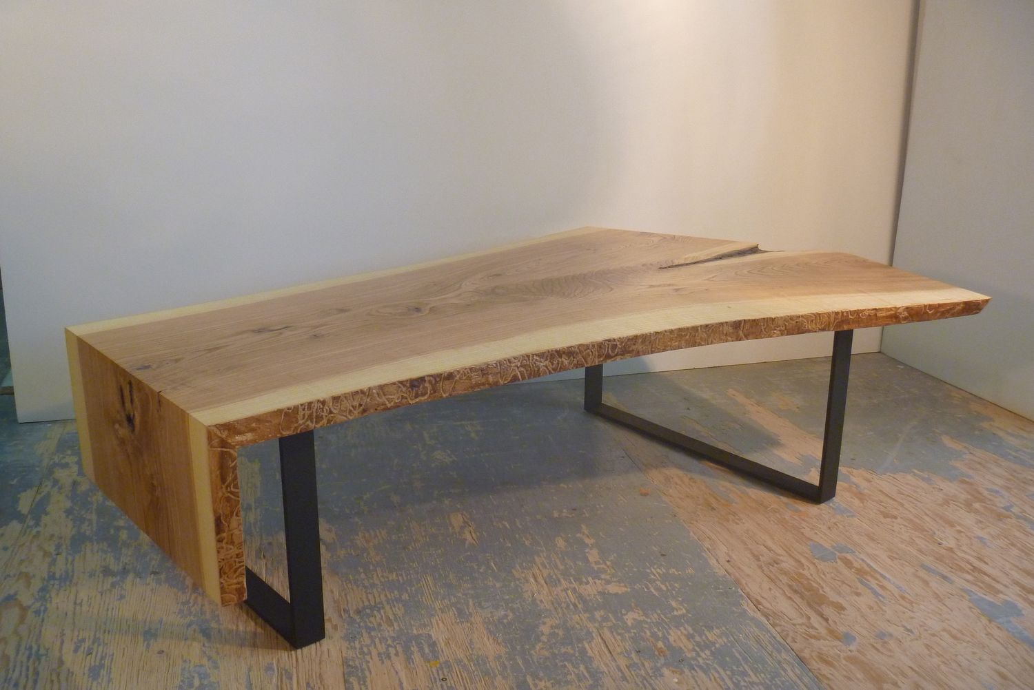 Salon d'un projet de Tables et chaises sur mesure près de Montréal/Laval/Longueuil (Grand Montréal) de MATPEL ébénisterie écologique inc.