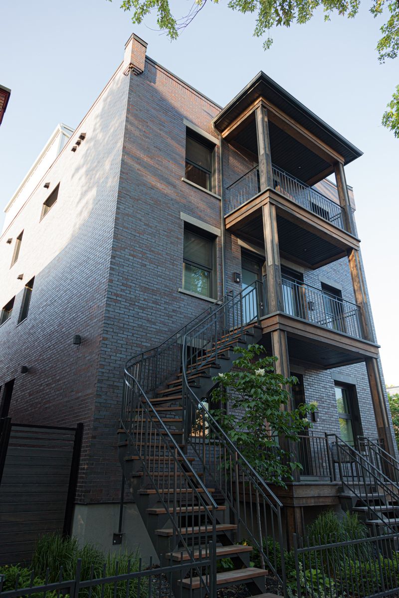 Terrasse et balcon d'un projet de Condos et logements près de Montréal/Laval/Longueuil (Grand Montréal) de Zaraté Lavigne Architectes