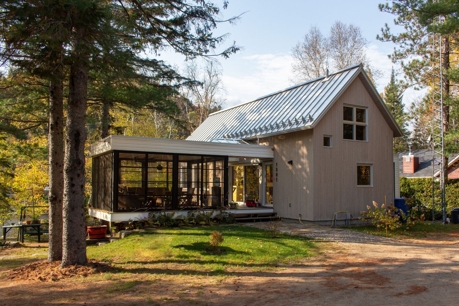 House Exterior from a Regional & Rural Planning project near Joliette (Lanaudière) by Atelier abcdg