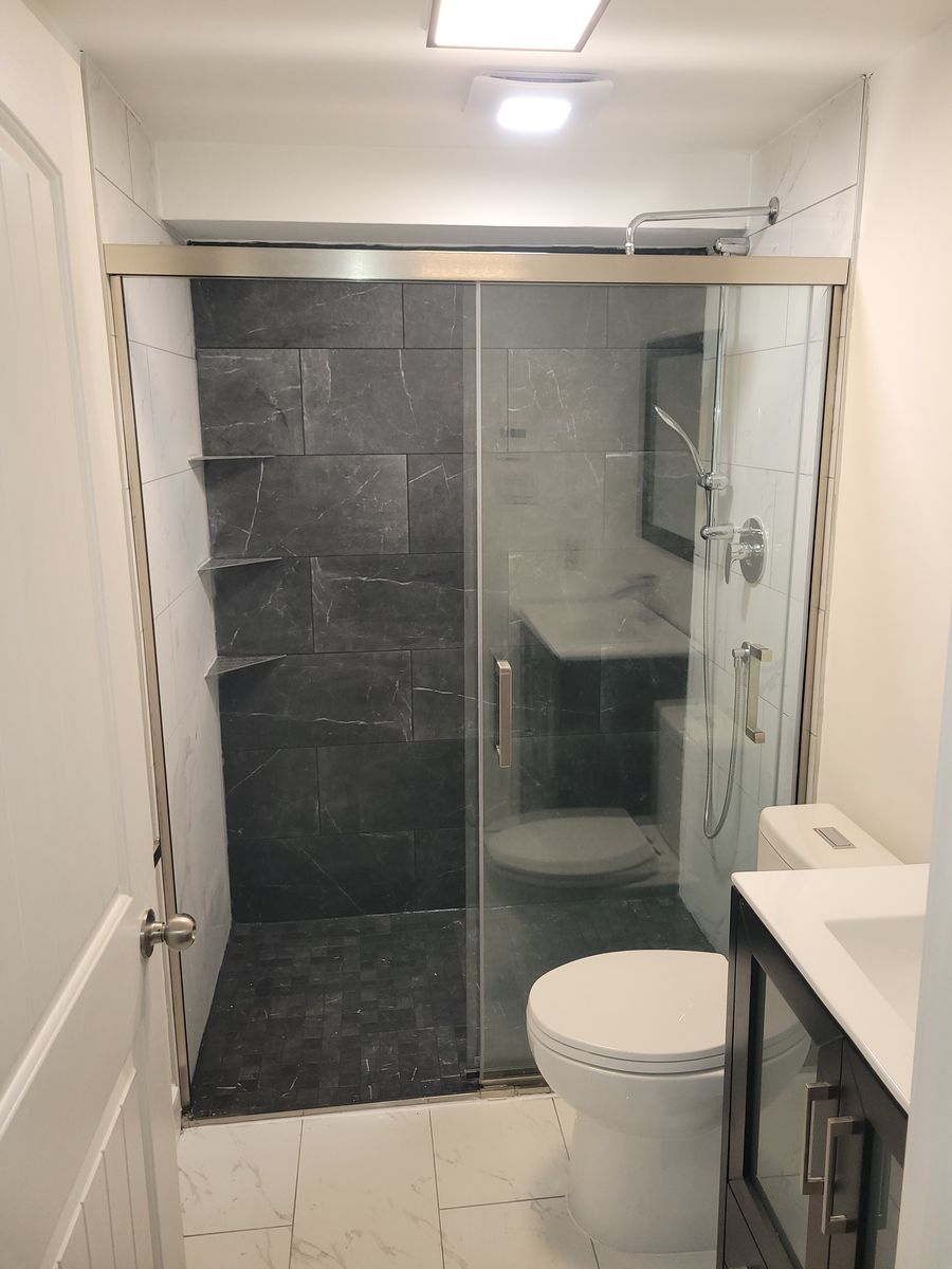 Bathroom from a Bathrooms project near Saint-Jerome (Laurentides) by Éco-Actif