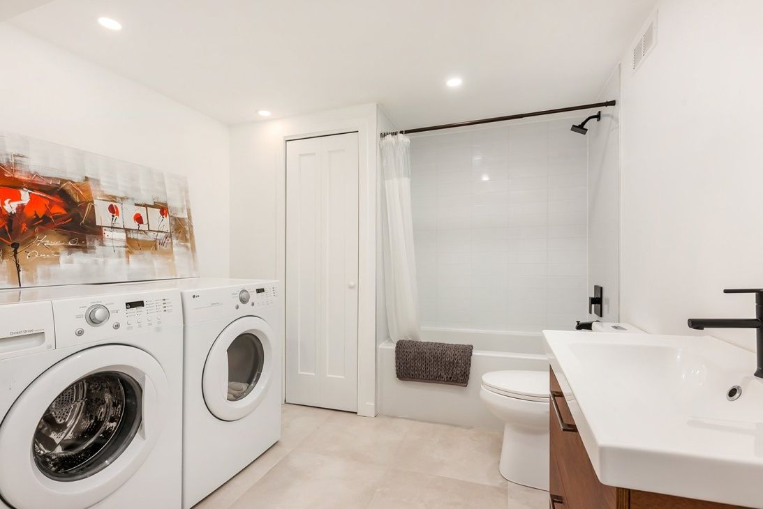 Bathroom from a Single family homes project near Montreal (Greater Montreal) by psb
