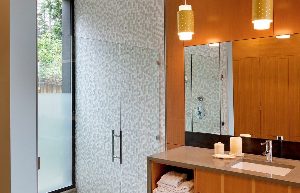 Baño completo de un proyecto de tipo Viviendas unifamiliares cerca de Spokane por Coates Design Inc.