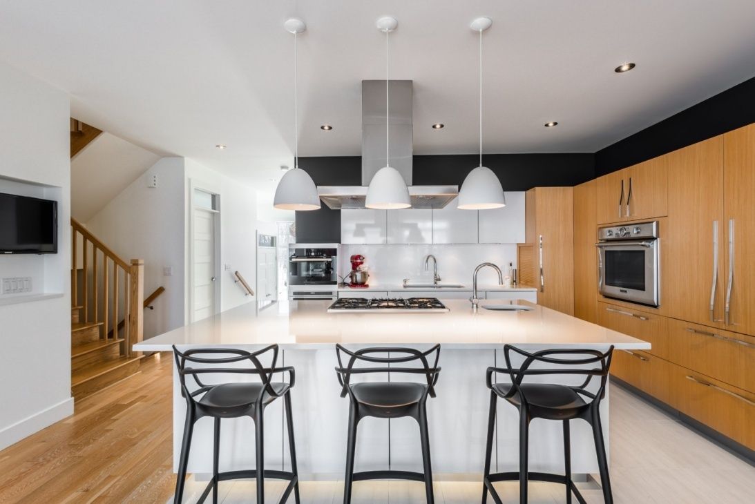 Cocina de un proyecto de tipo Viviendas unifamiliares cerca de Montreal (Gran Montreal) por D.SAINT design