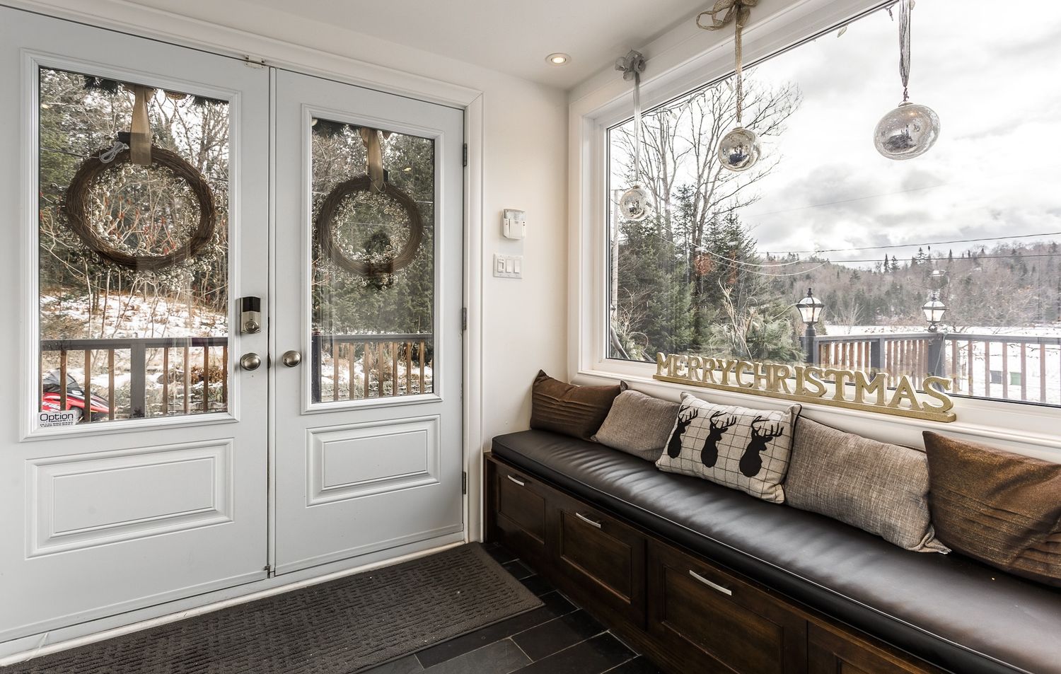 Porch from a Home extensions project near Saint-Jerome (Laurentides) by Mara Design
