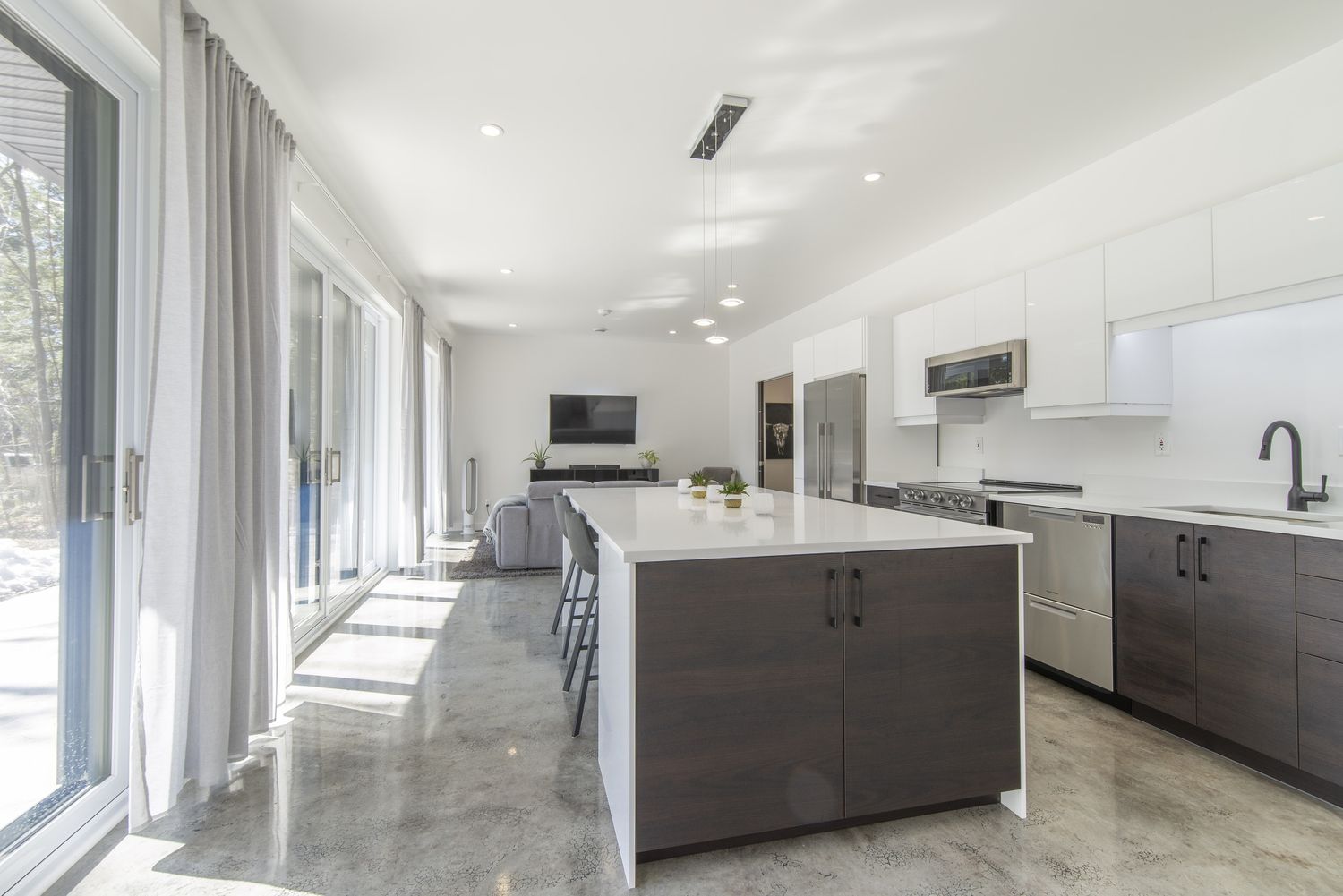Cocina de un proyecto de tipo Viviendas unifamiliares cerca de Ottawa por Architectura EcoConcepts