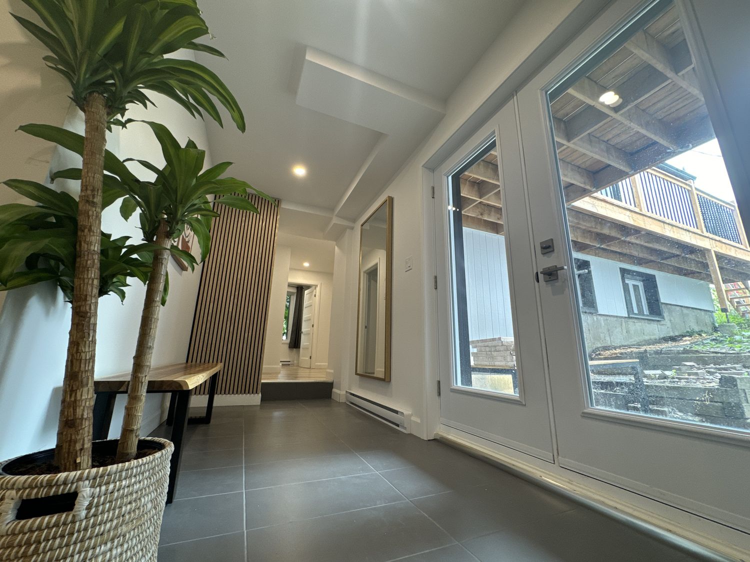 Pasillo interior de un proyecto de tipo Edificios de departamentos y rascacielos cerca de Ciudad de Quebec - Lévis por Groupe Habitech