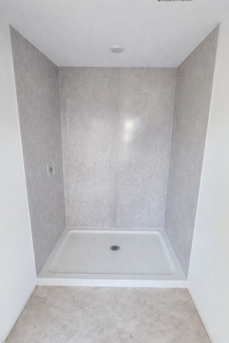  from a Showers project near Toronto (Greater Toronto) by Flexstone Inc.