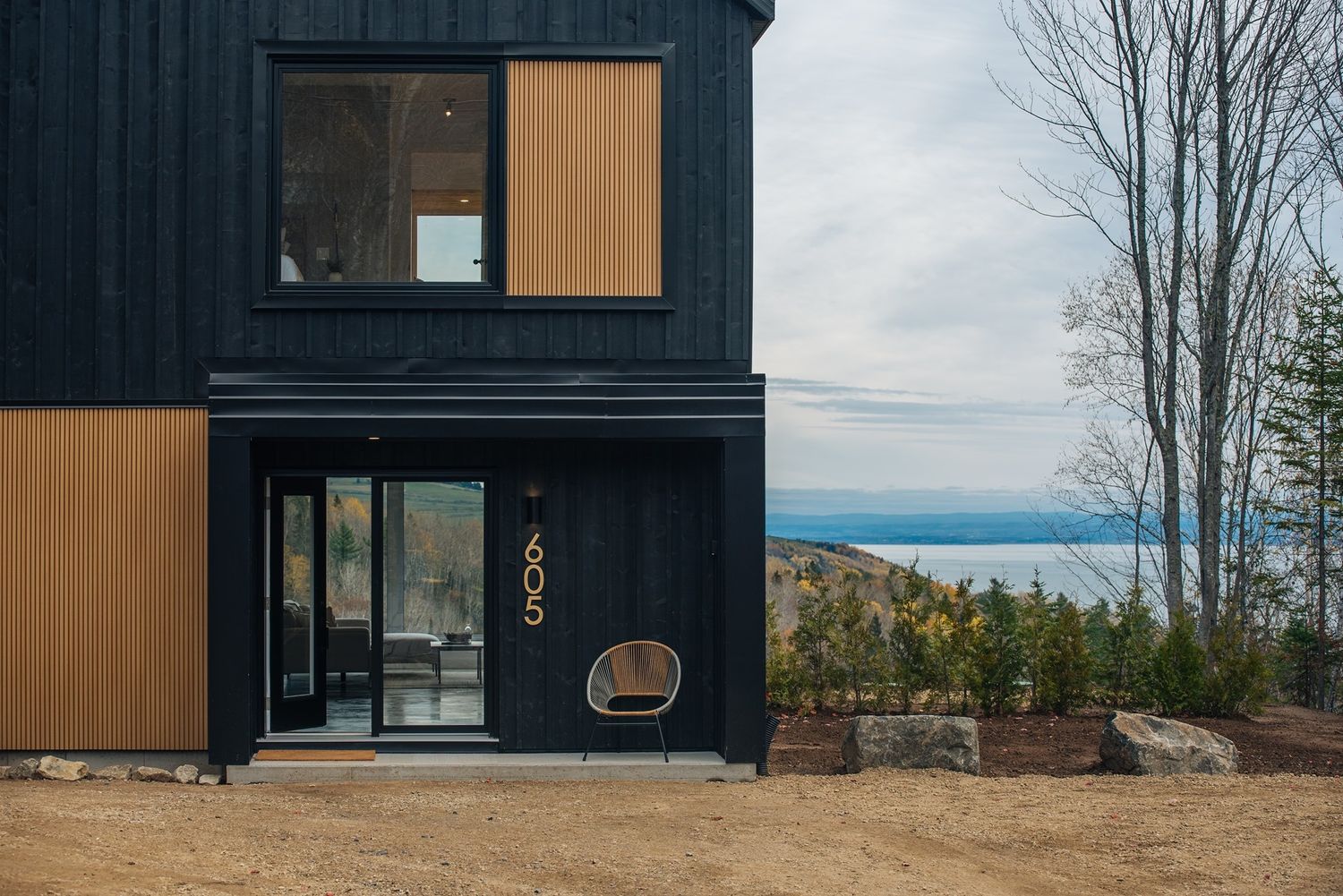 Porch from a Exterior siding and cladding project near Quebec City - Levis by Groupe SIDEX Inc.