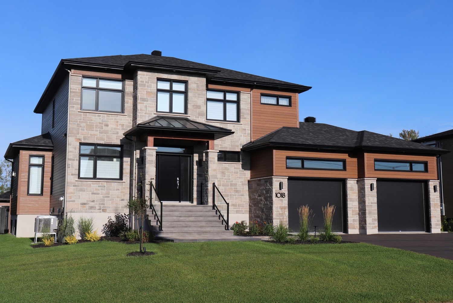 Fachada frontal de un proyecto de tipo Viviendas unifamiliares cerca de Drummondville (Centre-du-Québec) por Construction Thibodeau