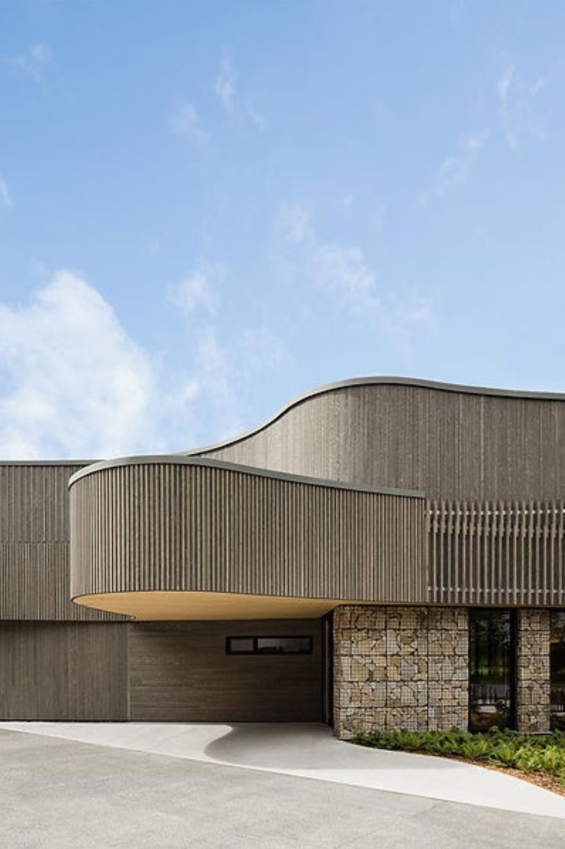 Entrée de cour d'un projet de Aménagement du territoire rural et régional près de Montréal/Laval/Longueuil (Grand Montréal) de Smith Vigeant Architectes