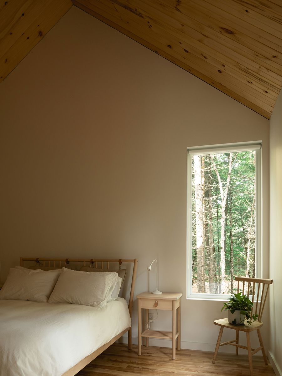 Bedroom from a Single family homes project near Joliette (Lanaudière) by Atelier L'Abri