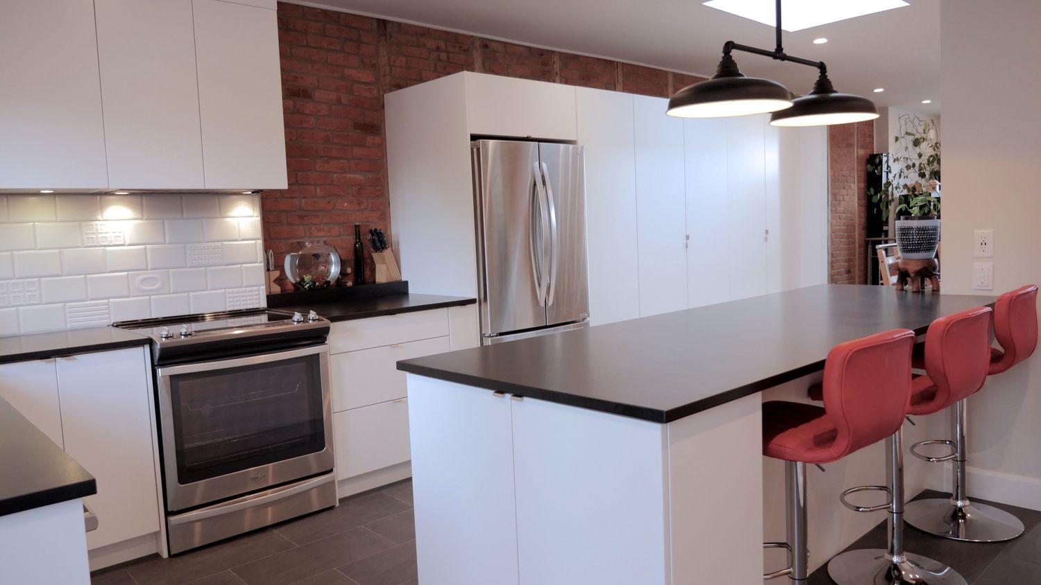 Cocina de un proyecto de tipo Cocinas cerca de Montreal (Gran Montreal) por À l' Aube - Designer & cuisiniste