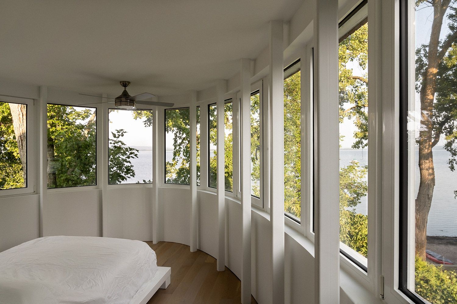 Bedroom from a Single family homes project near Montreal (Greater Montreal) by Paul Bernier Architecte