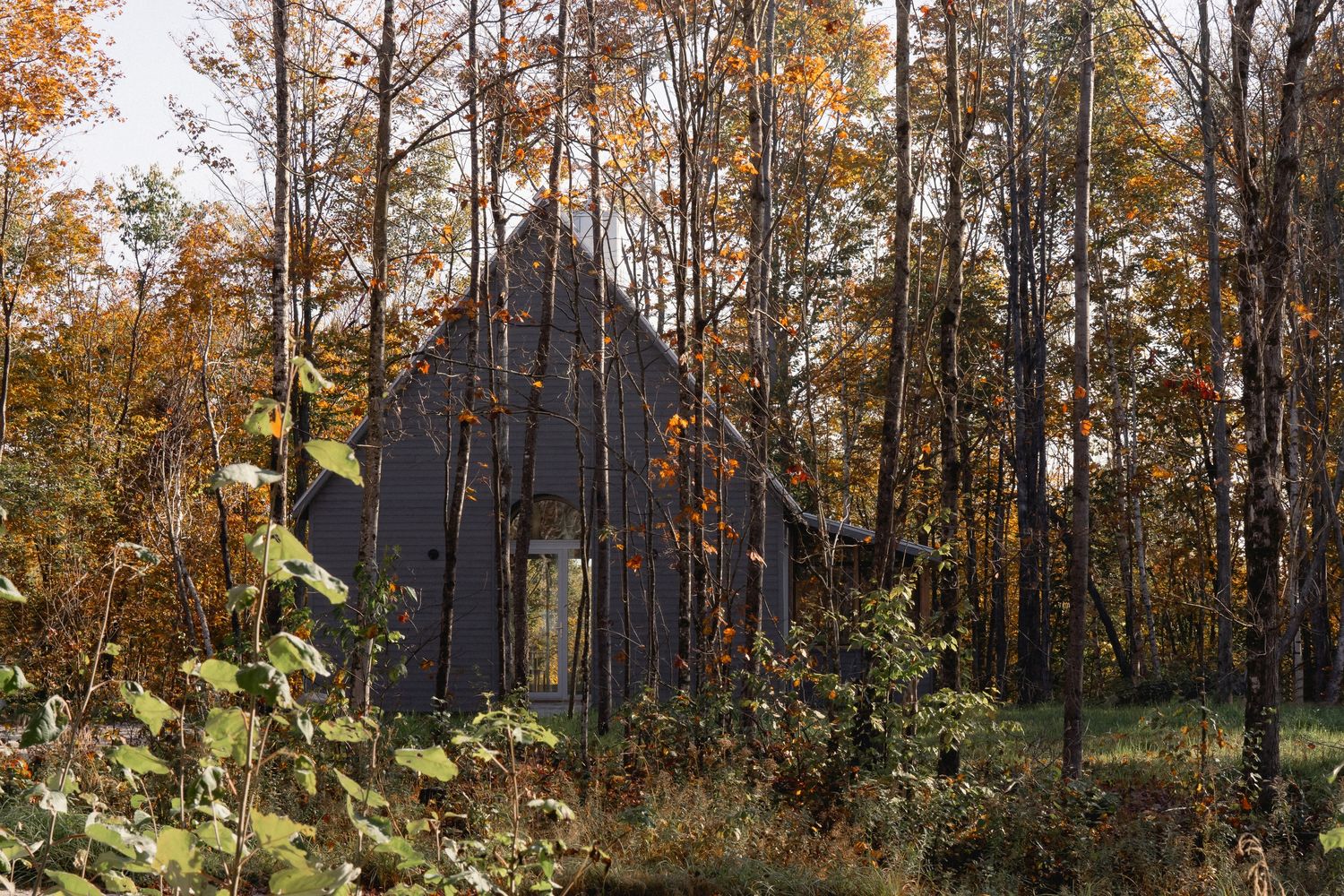 House Exterior from a Tiny Houses project near Saint-Jerome (Laurentides) by Atelier L'Abri