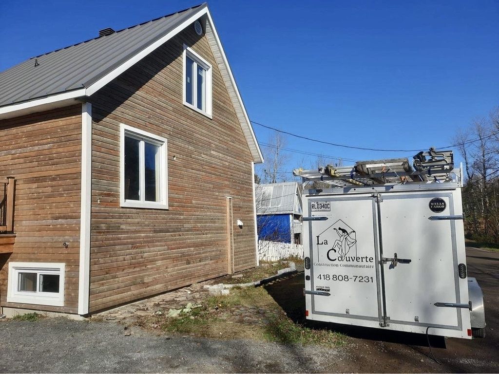 Construcción de exteriores de casas de un proyecto de tipo Viviendas unifamiliares cerca de Rimouski (Bas-Saint-Laurent) por La Couverte Construction Communautaire