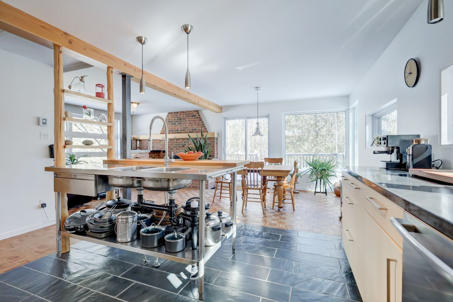 Cuisine d'un projet de Maisons unifamiliales près de Sherbrooke (Estrie) de Claire Derome • courtière en immobilier résidentiel