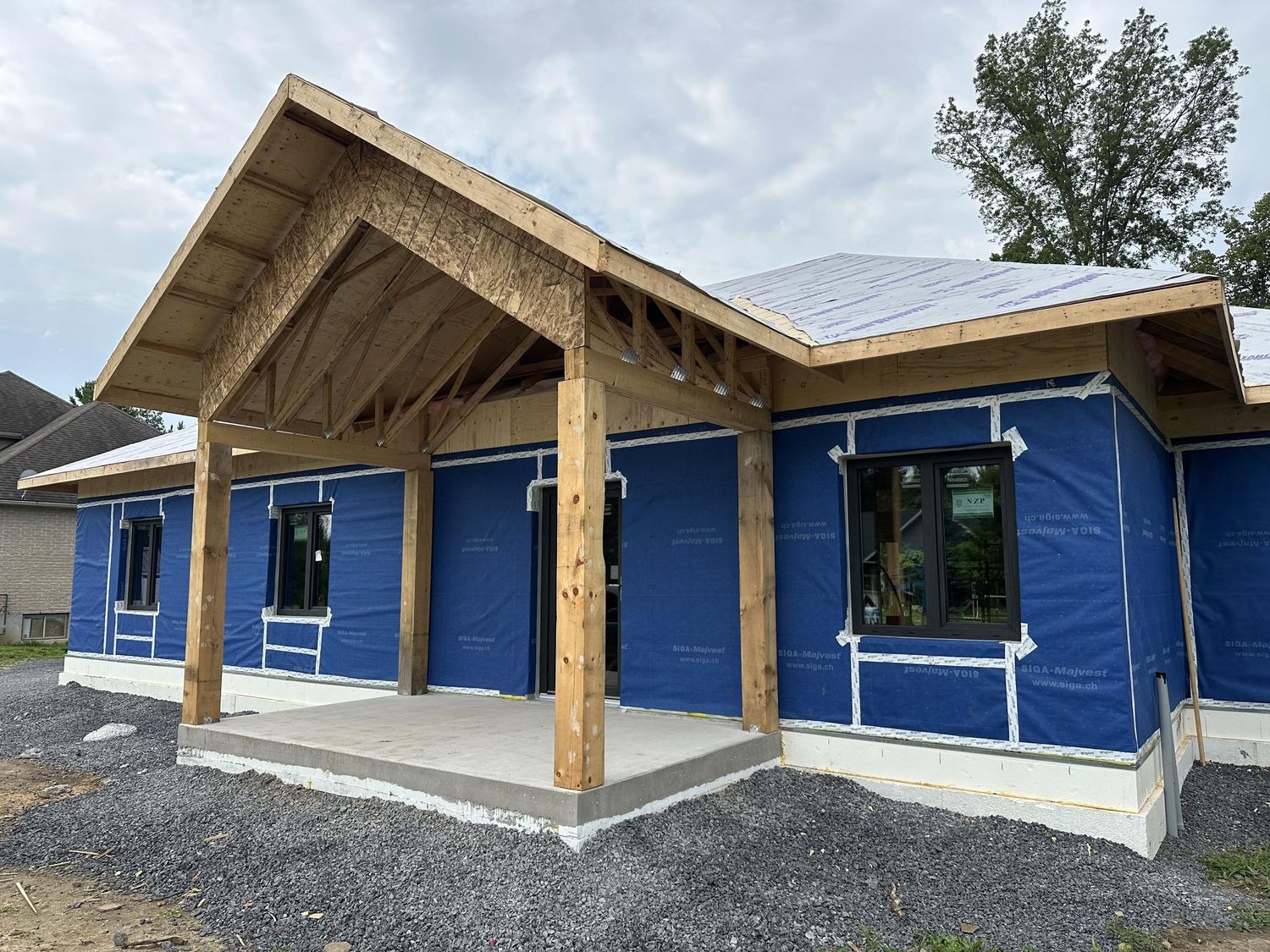 Travaux - Extérieur d'un projet de Maisons unifamiliales près de Montréal/Laval/Longueuil (Grand Montréal) de Retrofit Construction