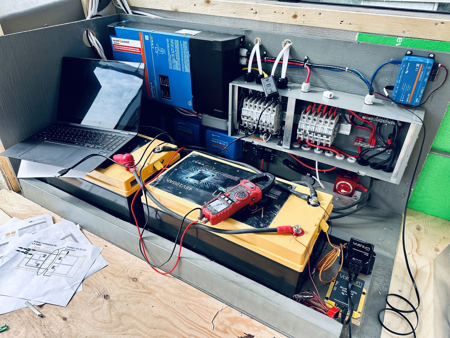 Mécanique du bâtiment d'un projet de Systèmes autonomes photovoltaïques près de Montréal/Laval/Longueuil (Grand Montréal) de Alternative Solaire inc.
