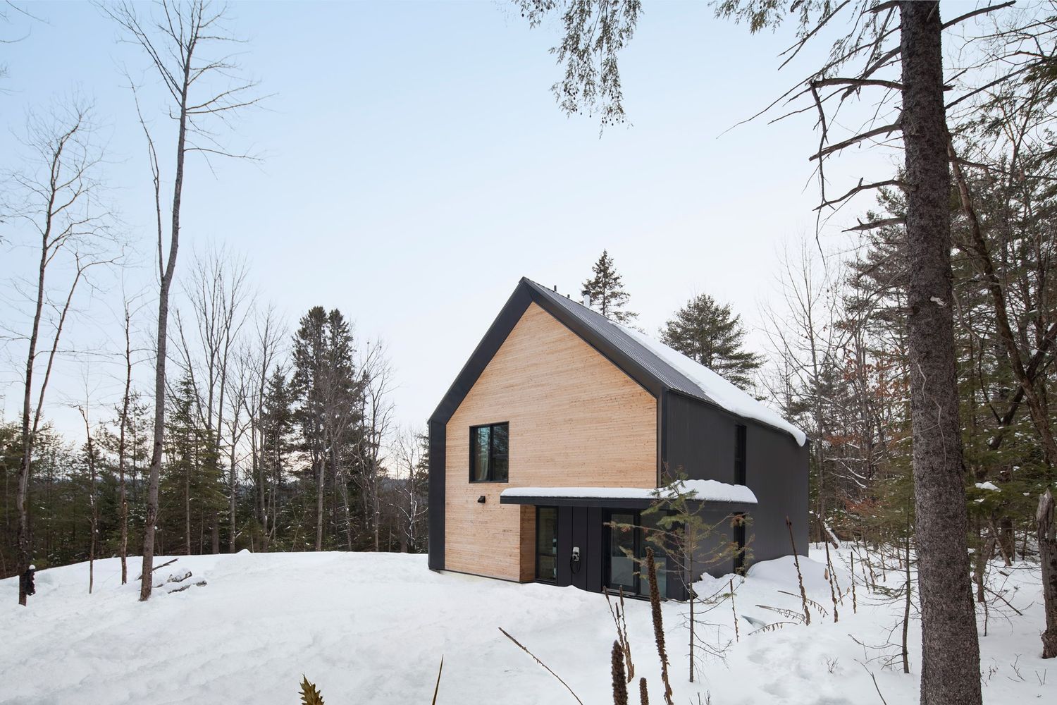 Cour avant d'un projet de Maisons unifamiliales près de Montréal/Laval/Longueuil (Grand Montréal) de PARA-SOL