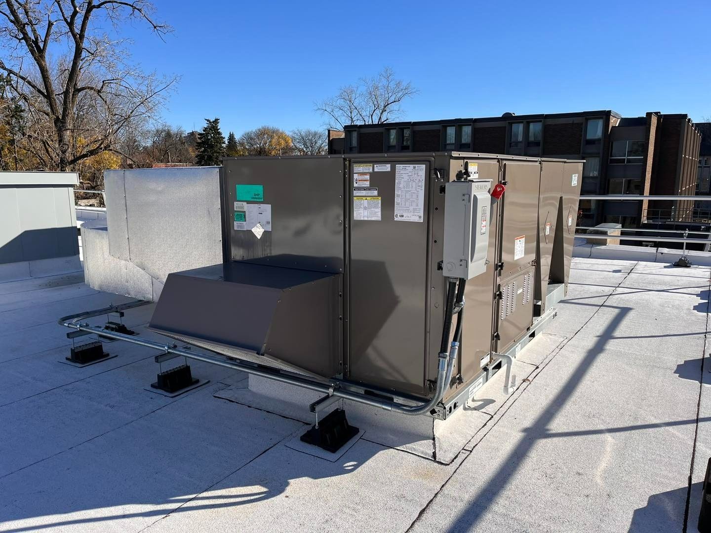 Mécanique du bâtiment d'un projet de Système de chauffage près de Montréal/Laval/Longueuil (Grand Montréal) de Les Industries Perform Air