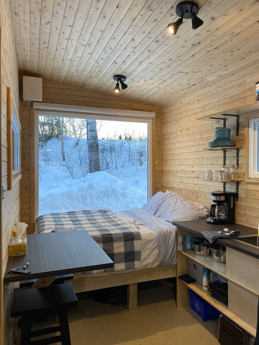 Bedroom from a Tiny Houses project near Rimouski (Bas-Saint-Laurent) by CAMM Construction