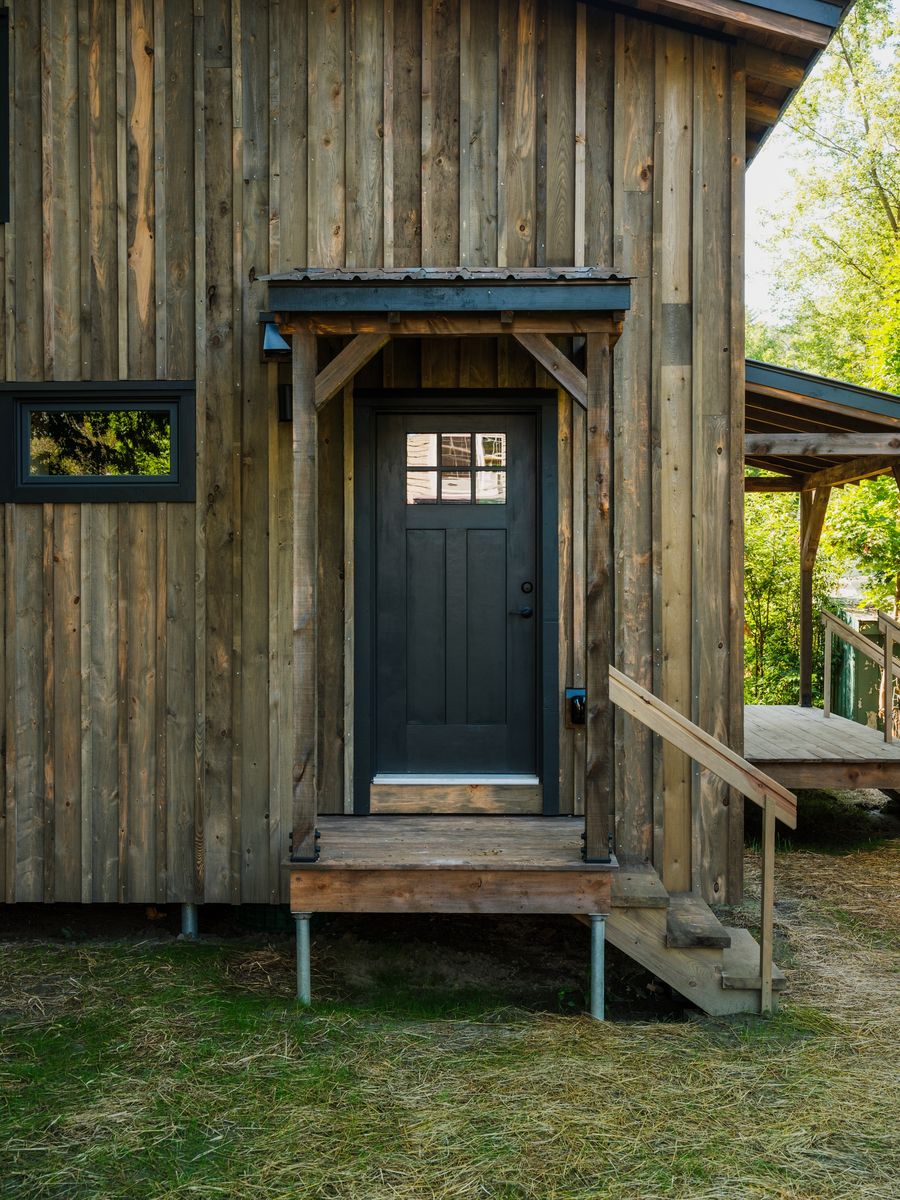 Porche et entrée d'un projet de Unités d'habitation accessoires (UHA) près de Burlington de New Frameworks