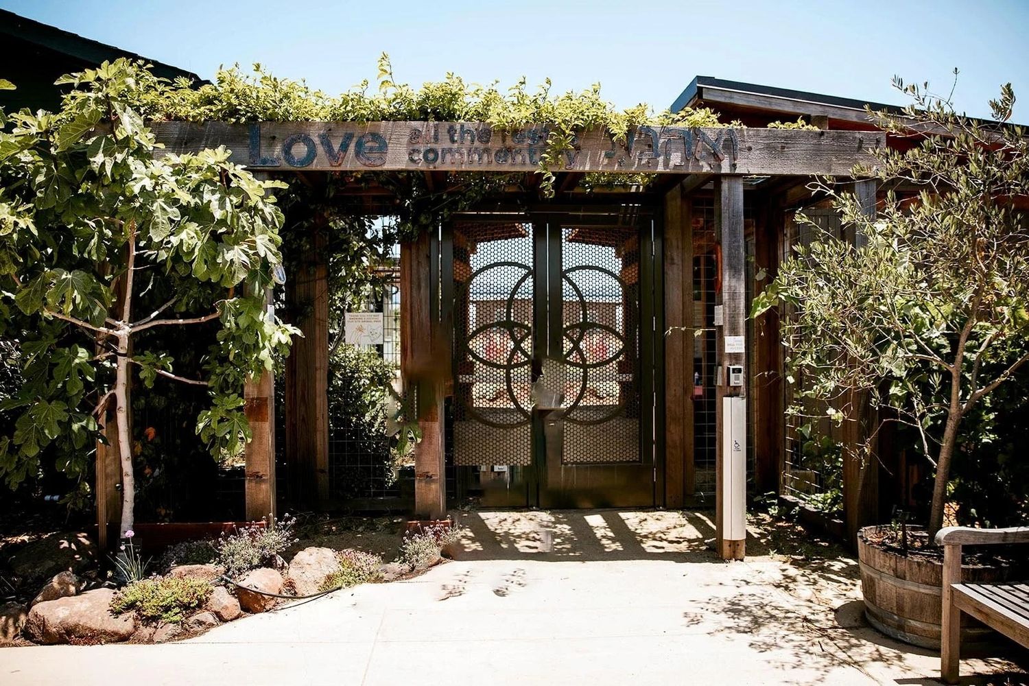  from a Single family homes project near San Francisco Bay by Traditional Craftworks