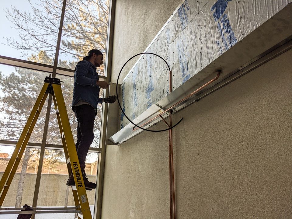 Travaux - Intérieur d'un projet de Murs végétaux près de Montréal/Laval/Longueuil (Grand Montréal) de La Ligne Verte : Toit vert inc.
