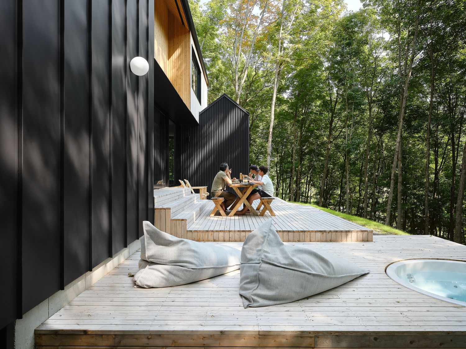 Terrasse et balcon d'un projet de Maisons unifamiliales près de Granby/Bromont/Cowansville (Estrie) de Stroph Architecture & Design