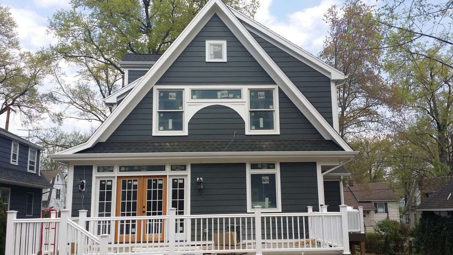 Construcción de exteriores de casas de un proyecto de tipo Revestimiento exterior cerca de Trenton - Princeton por BK Roofing & Remodeling